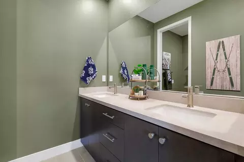 Bath - 29902 Vintage Ct, Castaic, CA 91384 photo 5 of 7