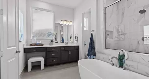 Bath - 924 Cherrystone Loop, Buda, TX 78610 photo 2 of 3