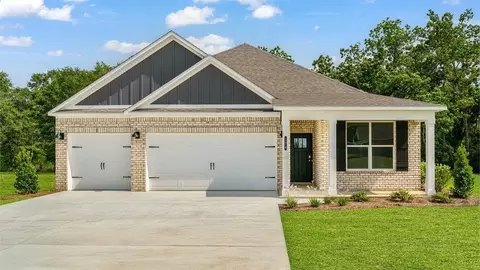 107 Creekridge St, Headland, AL 36345