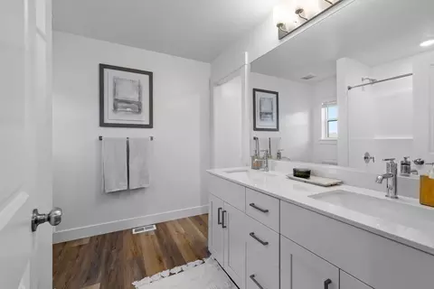 Bath - 843 S 380 E, Smithfield, UT 84335 photo 2 of 5