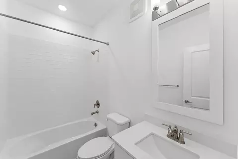 Bath - 719 Iron Forge Rd UNIT B, Frederick, MD 21702 photo 2 of 3