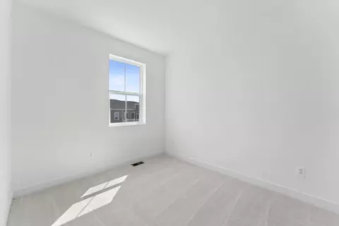 Bedroom - 719 Iron Forge Rd UNIT B, Frederick, MD 21702 photo 4 of 9