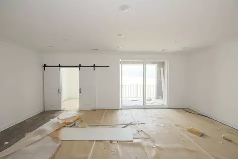 Living - 719 Iron Forge Rd UNIT B, Frederick, MD 21702 photo 1 of 2