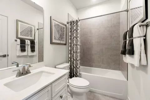 Bath - 7137 Sollers Point Rd, Baltimore, MD 21222 photo 6 of 7