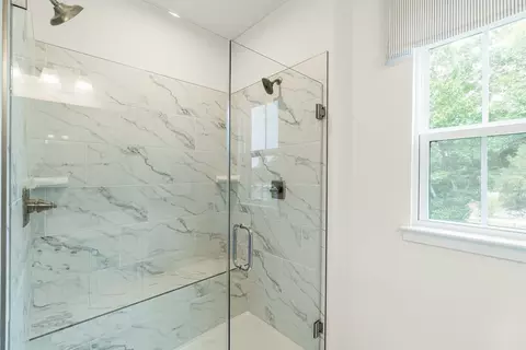 Bath - 7137 Sollers Point Rd, Baltimore, MD 21222 photo 5 of 7