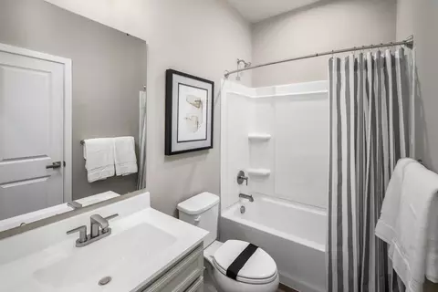 Bath - 7137 Sollers Point Rd, Baltimore, MD 21222 photo 3 of 7