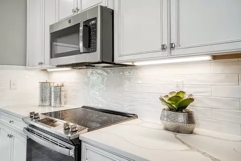 Kitchen - 7137 Sollers Point Rd, Baltimore, MD 21222 photo 7 of 7