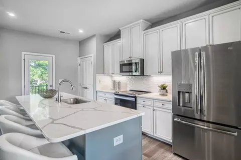 Kitchen - 7137 Sollers Point Rd, Baltimore, MD 21222 photo 4 of 7