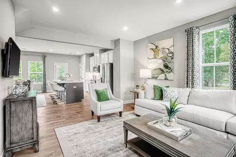 Living - 7137 Sollers Point Rd, Baltimore, MD 21222 photo 3 of 8