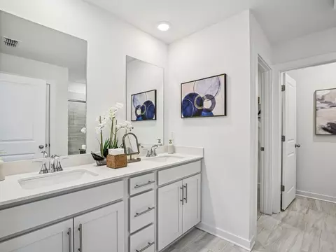 Bath - 1721 Garnet Way, Murfreesboro, TN 37127 photo 2 of 3