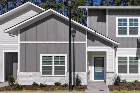 101 Palmeiro Dr, Lagrange, GA 30241
