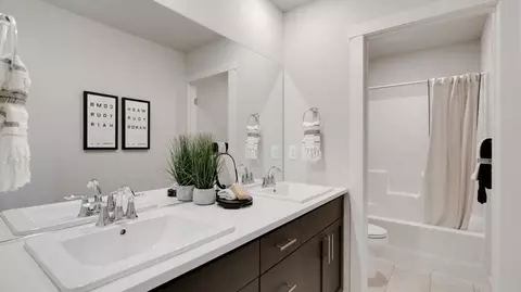 Bath - 63127 NE Henningsen Pl, Bend, OR 97701 photo 4 of 5