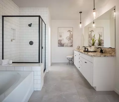 Bath - 6287 Avenue 305, Visalia, CA 93291 photo 1 of 1