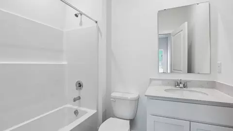Bath - 5751 Bancroft Dr, Pendleton, IN 46064 photo 2 of 5