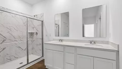 Bath - 5751 Bancroft Dr, Pendleton, IN 46064 photo 3 of 5