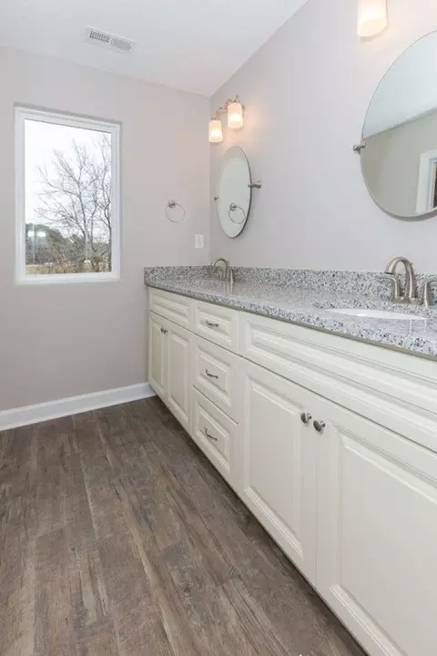 Bath - 234 Hall Rd, Hampton, VA 23664 photo 4 of 6