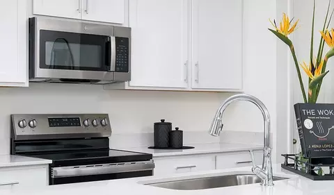 Kitchen - 1212 Daisy Hill Ave, Dundee, FL 33844 photo 3 of 7