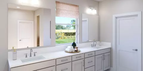 Bath - 294 N Vista Ave, Fowler, CA 93625 photo 1 of 4
