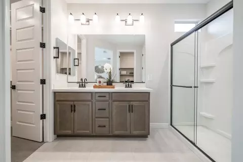 Bath - 7911 E Raleigh Ave, Mesa, AZ 85212 photo 2 of 8