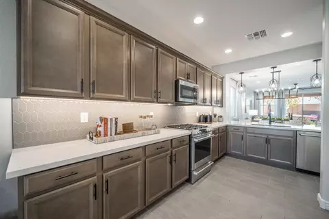 Kitchen - 7911 E Raleigh Ave, Mesa, AZ 85212 photo 2 of 5
