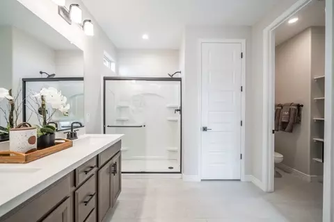 Bath - 7911 E Raleigh Ave, Mesa, AZ 85212 photo 1 of 8