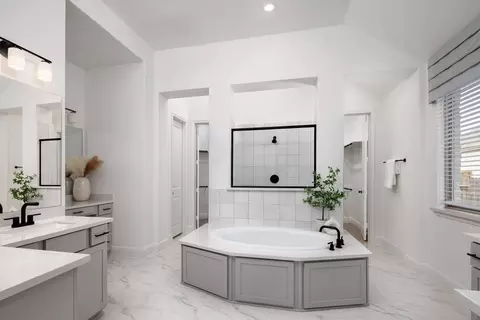 Bath - 32115 Pond Pine Ct, Spring, TX 77386 photo 4 of 8