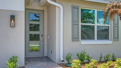 Exterior - 6510 SE Park Trace Dr, Stuart, FL 34997 photo 2 of 10
