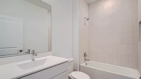 Bath - 6510 SE Park Trace Dr, Stuart, FL 34997 photo 3 of 11