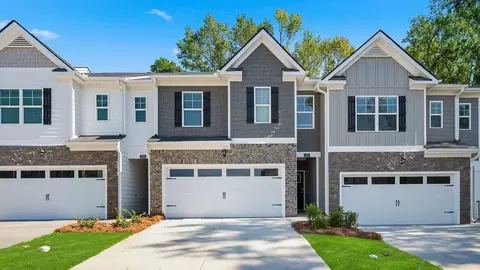 1326 Aura Ln, Lawrenceville, GA 30045