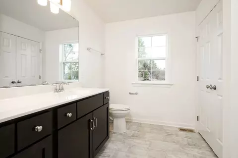 Bath - 333 Amber Dr, Lititz, PA 17543 photo 1 of 4