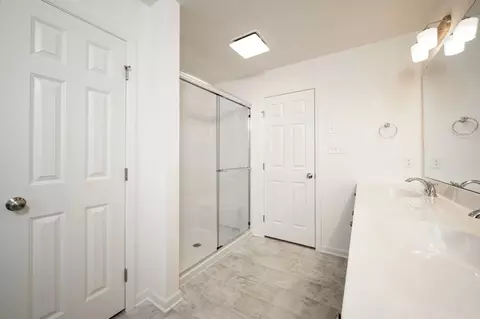 Bath - 333 Amber Dr, Lititz, PA 17543 photo 2 of 4