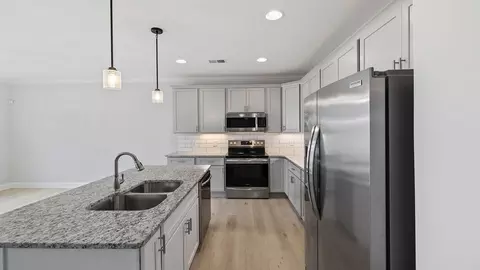 Kitchen - 2005 Lachaise Ln, Moore, SC 29369 photo 3 of 4