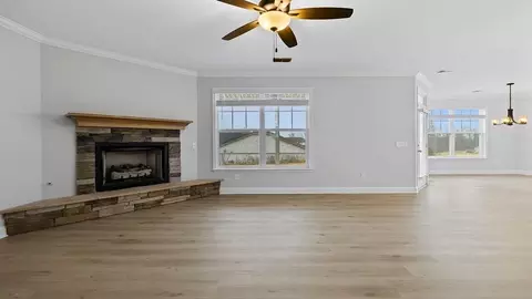 Living - 2005 Lachaise Ln, Moore, SC 29369 photo 3 of 5