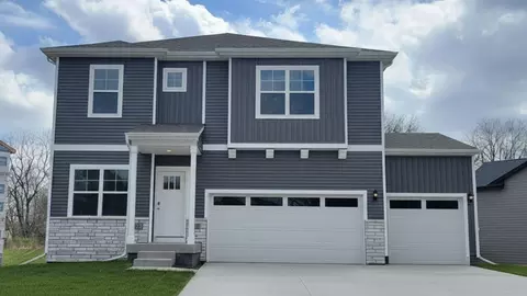 134 10th Ave NE, Altoona, IA 50009