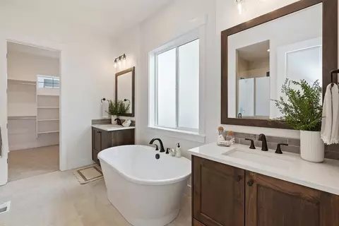 Bath - 497 N Morehouse Ave, Eagle, ID 83616 photo 1 of 5