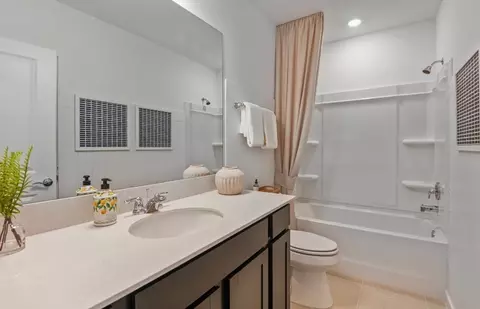 Bath - 16918 Canary Trl, Parrish, FL 34219 photo 2 of 3