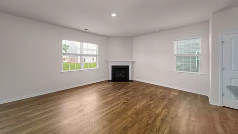 Living - 4697 Fanning Rd, Hickory, NC 28602 photo 3 of 5
