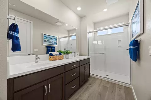 Bath - 1284 Winterhart St, Galt, CA 95632 photo 1 of 5