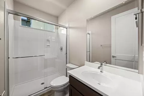 Bath - 1284 Winterhart St, Galt, CA 95632 photo 3 of 5