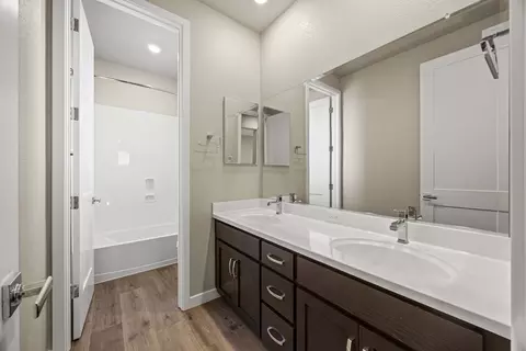 Bath - 1284 Winterhart St, Galt, CA 95632 photo 5 of 5