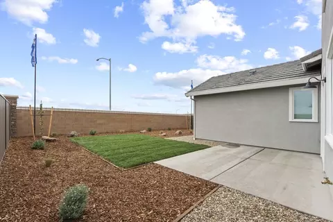Exterior - 1284 Winterhart St, Galt, CA 95632 photo 5 of 9