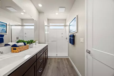 Bath - 1284 Winterhart St, Galt, CA 95632 photo 2 of 5