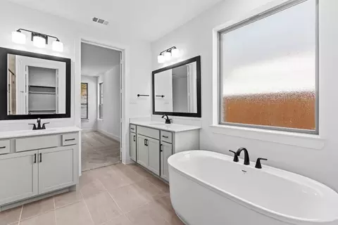 Bath - 3200 Philly St, Celina, TX 75009 photo 1 of 2