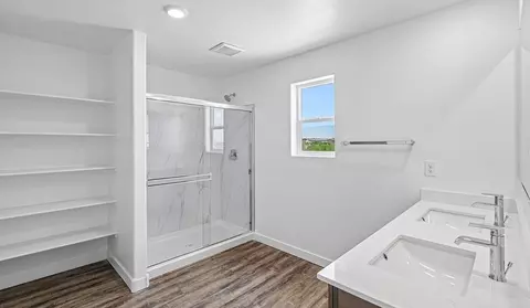 Bath - 5995 E Jayden Ln, Tucson, AZ 85756 photo 2 of 12
