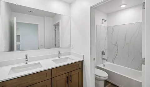Bath - 5995 E Jayden Ln, Tucson, AZ 85756 photo 4 of 12