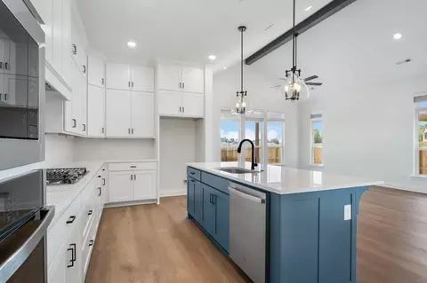 Kitchen - 435 Fox Trl, Springdale, AR 72762 photo 2 of 3