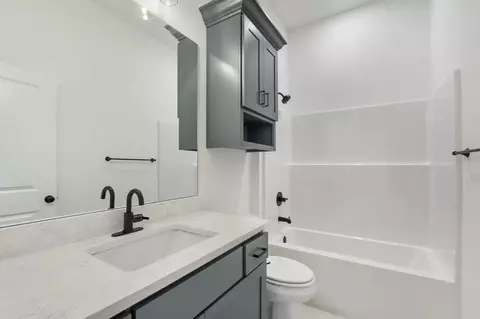 Bath - 435 Fox Trl, Springdale, AR 72762 photo 3 of 5