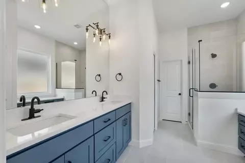 Bath - 435 Fox Trl, Springdale, AR 72762 photo 1 of 5