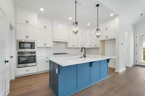 Kitchen - 435 Fox Trl, Springdale, AR 72762 photo 1 of 3