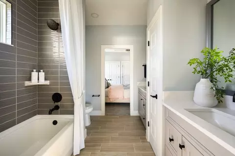 Bath - 10740 Spring Sapling Cir, Parrish, FL 34219 photo 2 of 3